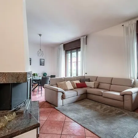 Feel @ - By Myhomeincomo * Como